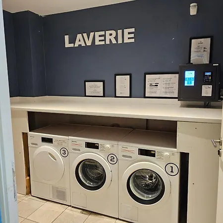 En Avec Piscine דירה