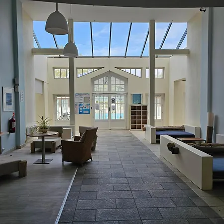 En Avec Piscine Apartmán